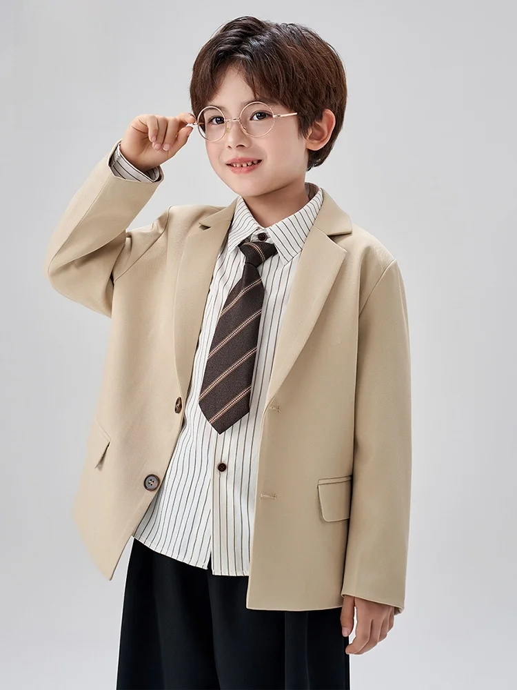 4歳 服のサイズ 男の子 で迷うなら、小学一年生 服装 に合うアイテムは？