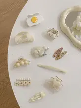 優しいミルクイエローの個性的なヘアアクセサリー【フリンジクリップ・サイドヘア用】
