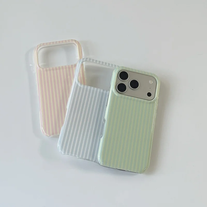 スマホケースにカード入れ付きがおすすめ？夏にぴったりのストライプケースで通勤スタイルを変える方法は？