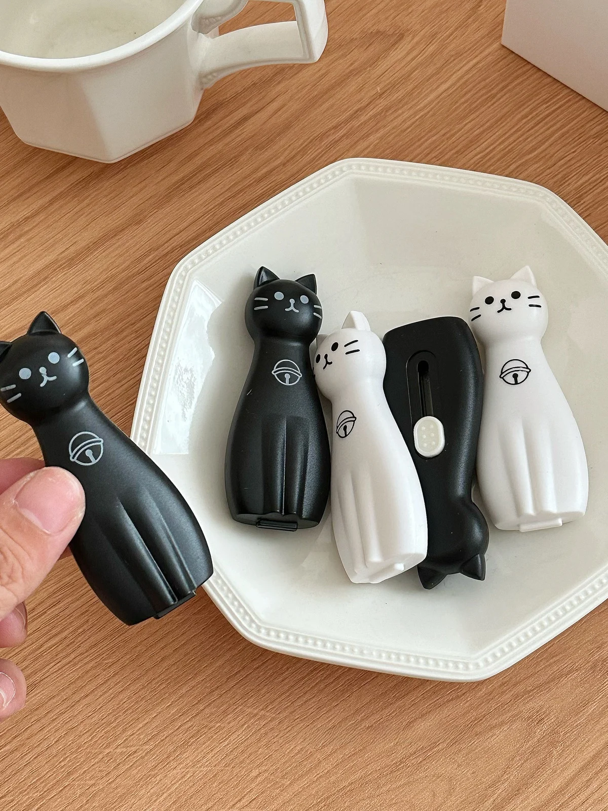 かわいい猫デザインのミニサイズ開梱ナイフ：マルチツールとしての実用性と使い方