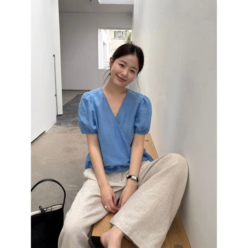テックウェア パフスリーブVネックラップトップ：夏用のシルエット美しさを実現するデザイン
