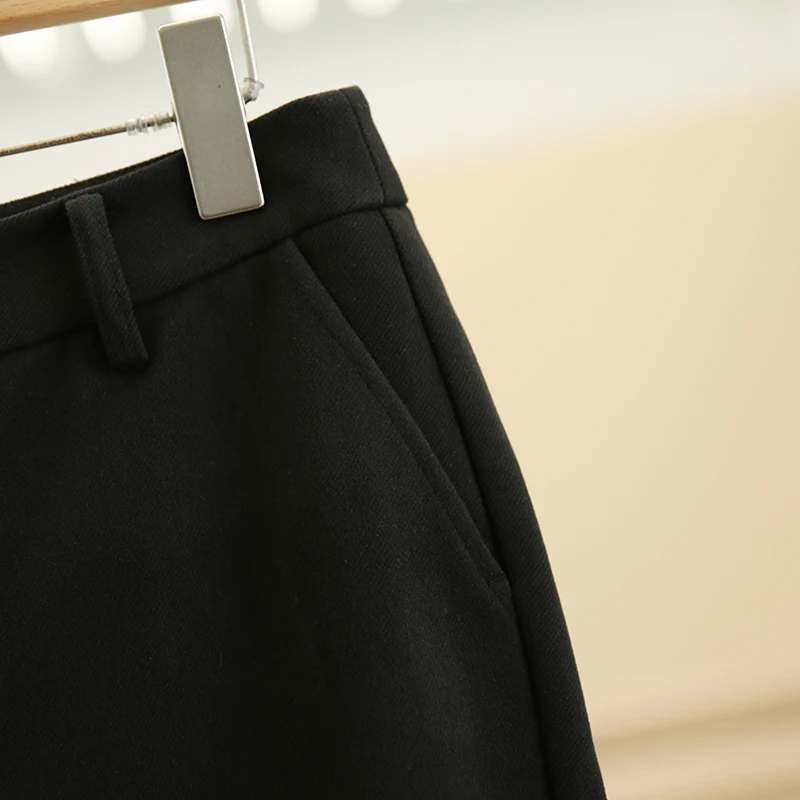 太ってる人が痩せて見える服 メンズ 冬：フィットストレートパンツの着やせ効果と実用性