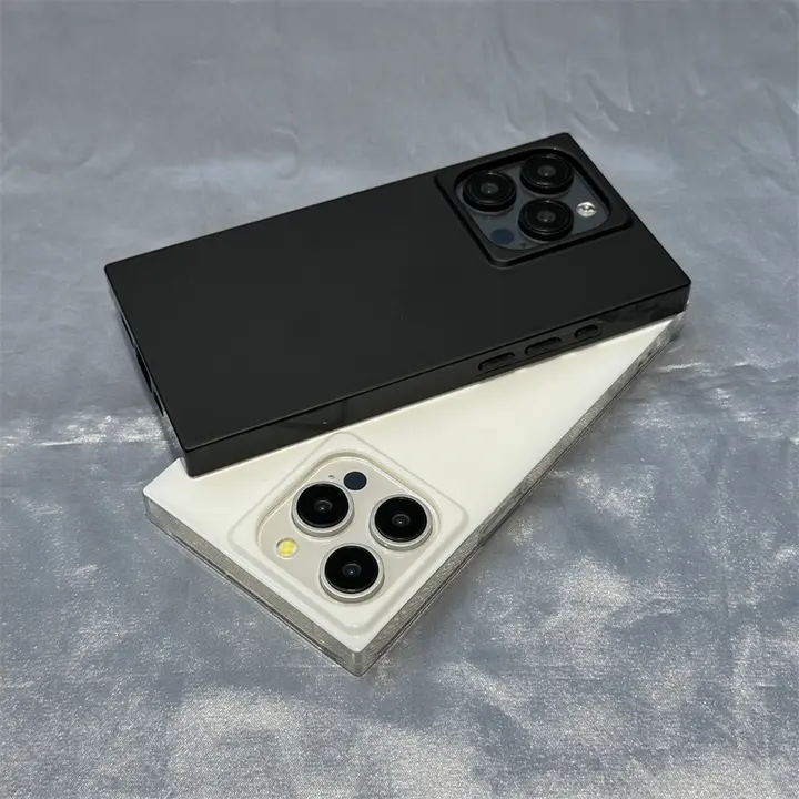 シンプルなデザインのiPhoneケース【角型・ブラック・男女兼用】