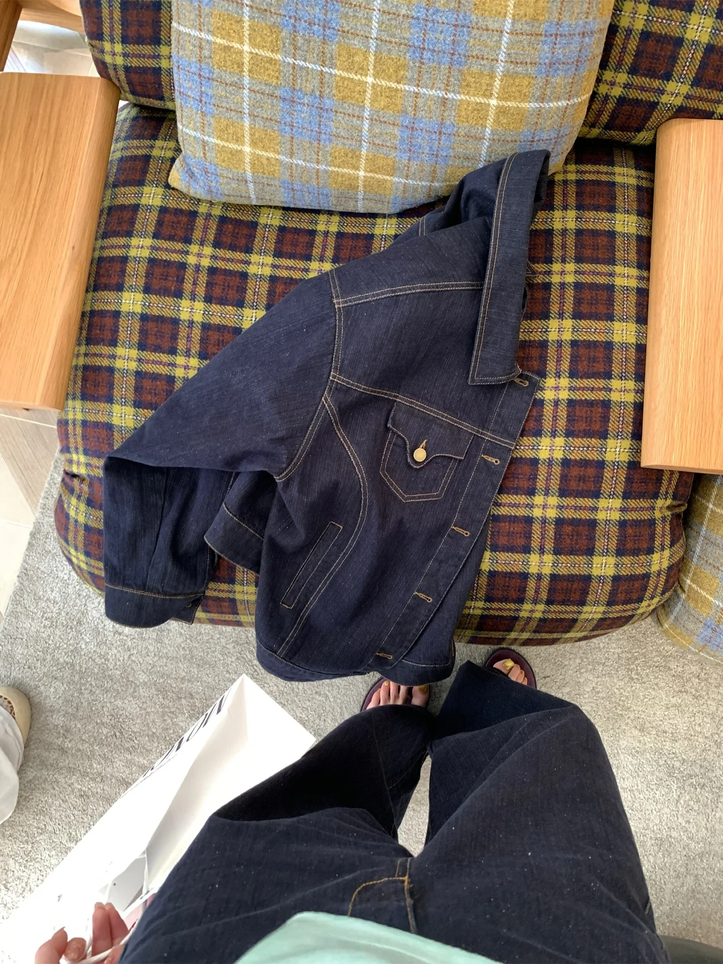 秋の日常にぴったりなデニムジャケットは、どう選ぶ？