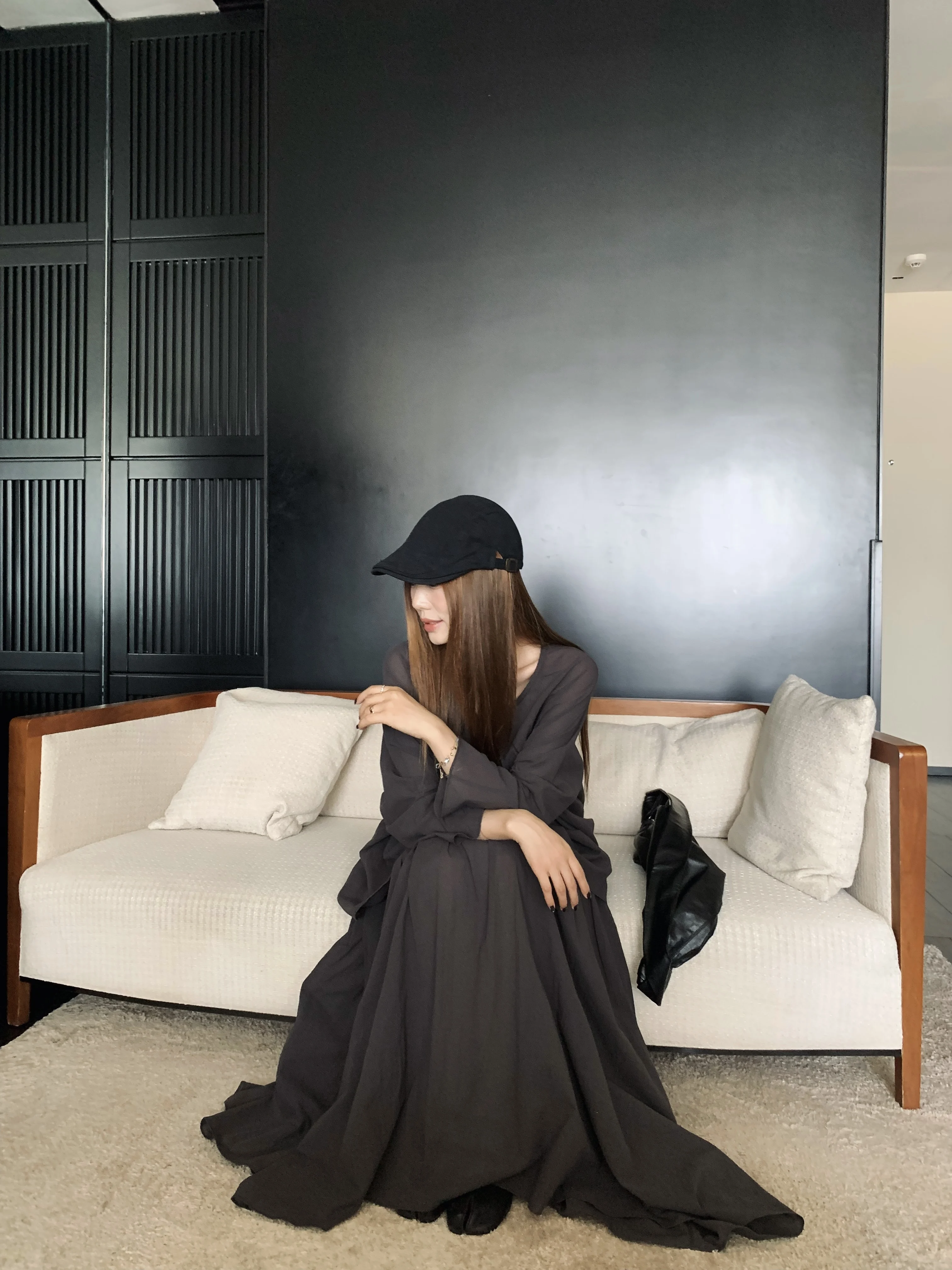 大人かわいいデザインのプリーツシャツとスカートセットアップ：似合う服がわからないときの着こなしチェックリスト