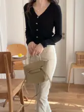 Vネック薄手ウールニットトップス【長袖・タイトフィット・春秋用】