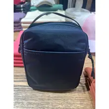 シンプルなデザインの女性用ショルダーバッグ【レジャー＆スポーツ用】