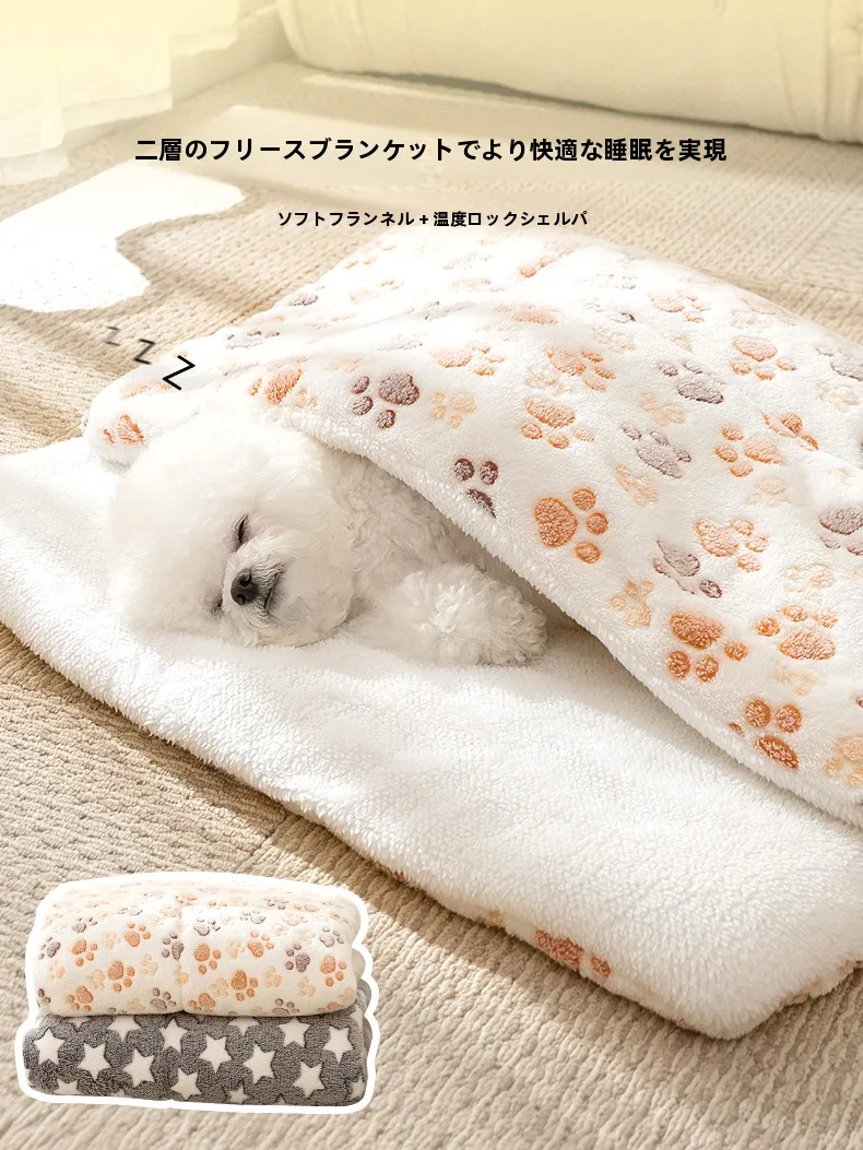 犬用ブランケット：フランネル製の保温マットが四季を対応