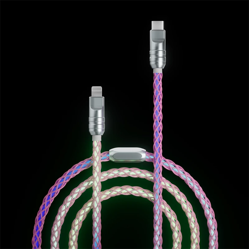 USB-CからLightningに変換するケーブルは、本当に必要なの？光るデータケーブルで答えを知ろう