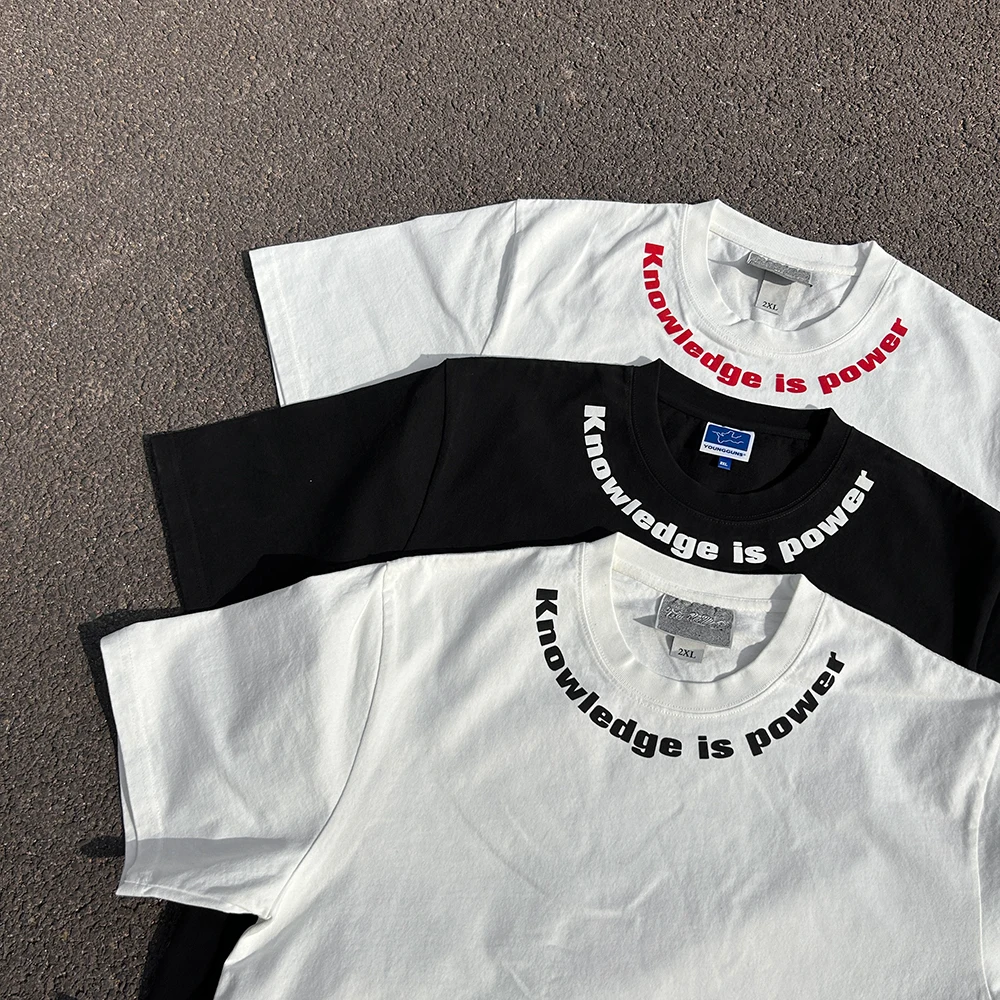 「tシャツ 形」がきれいに見える理由は？背中や首よれに悩む人のための弧形デザイン解説