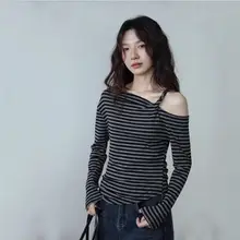 ストライプデザインの斜め襟長袖Tシャツ【通勤用・スリムフィット・ファッション性抜群】