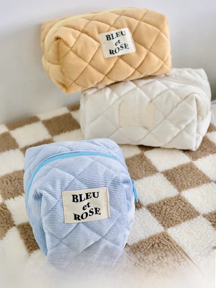 BLEU et ROSE シルクトリコット製立体可愛い化粧ポーチ：大容量で持ち運びに最適な収納解決策
