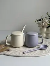シンプルデザインの陶器製マグカップ【ふた付き・スプーン付き・コーヒー・ミルク】