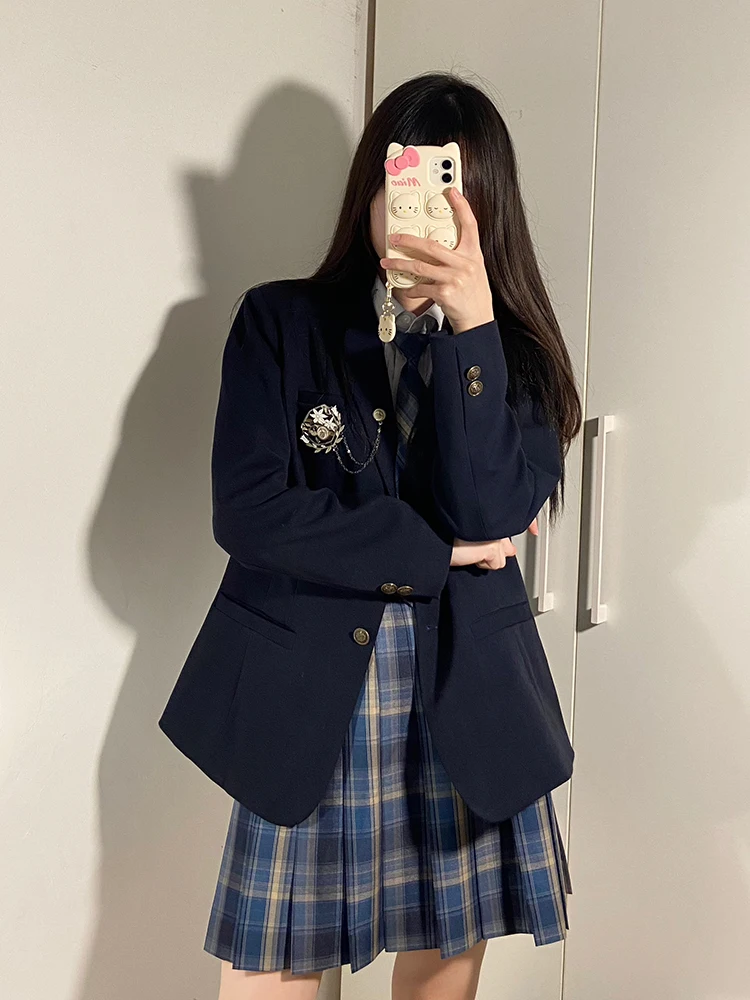 清楚な服装とは？その本質と、日常に溶け込むための1つの答え