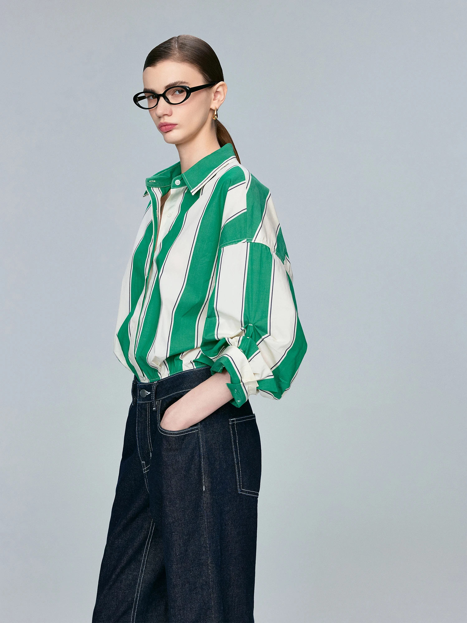 ストライプデザインのカシュクールシャツ：レディースの着こなしに最適なフレンチカラーデザイン