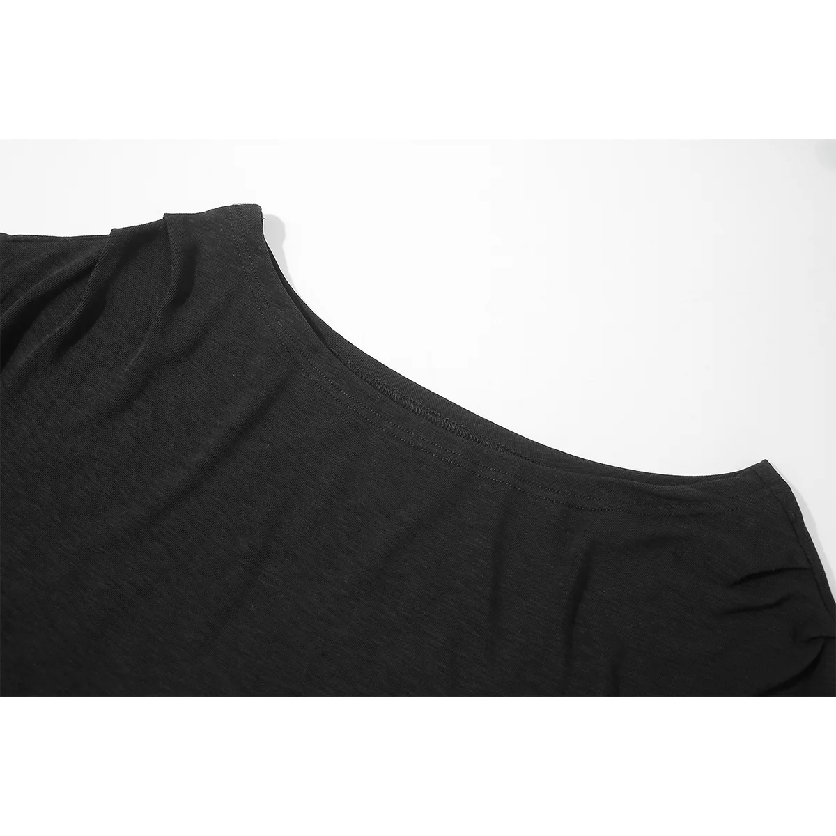 Tシャツズボンに入れるのに、どんなスタイルがおすすめ？