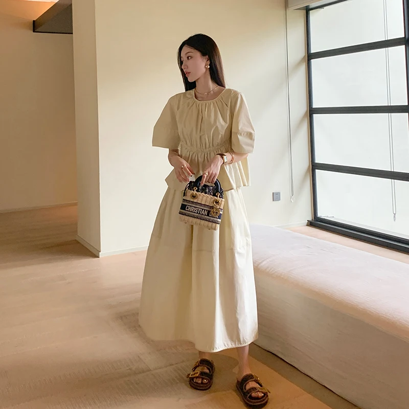 「ティーシャツワンピース」で失敗しないコーデは？茶色・ミントグリーン・チャイナトップスと合わせて考える