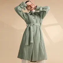 尖った襟の中長丈トレンチコート【春夏用・褶皱デザイン】