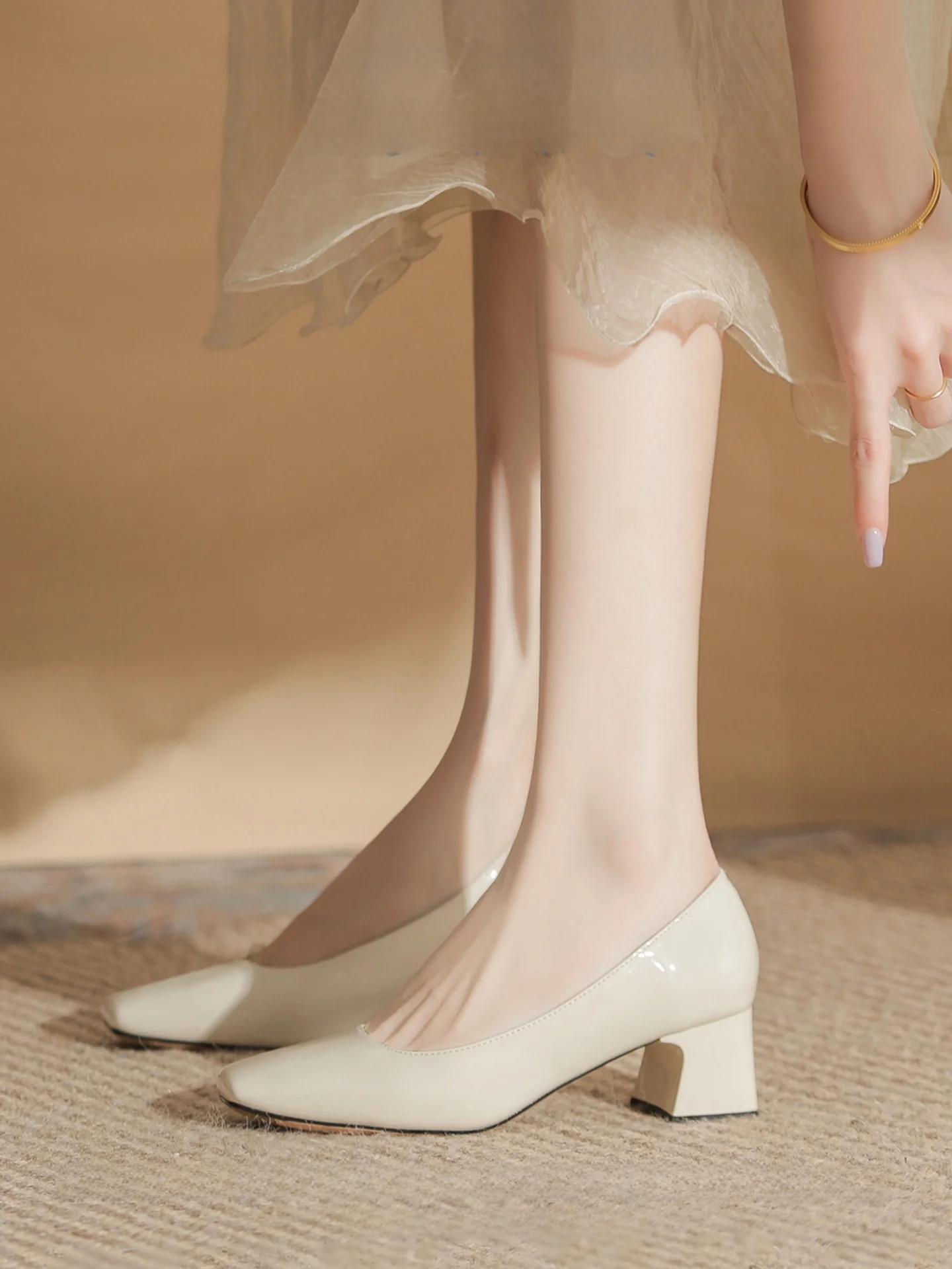 きれいめコーデにぴったりなパンプスは、どう選ぶ？