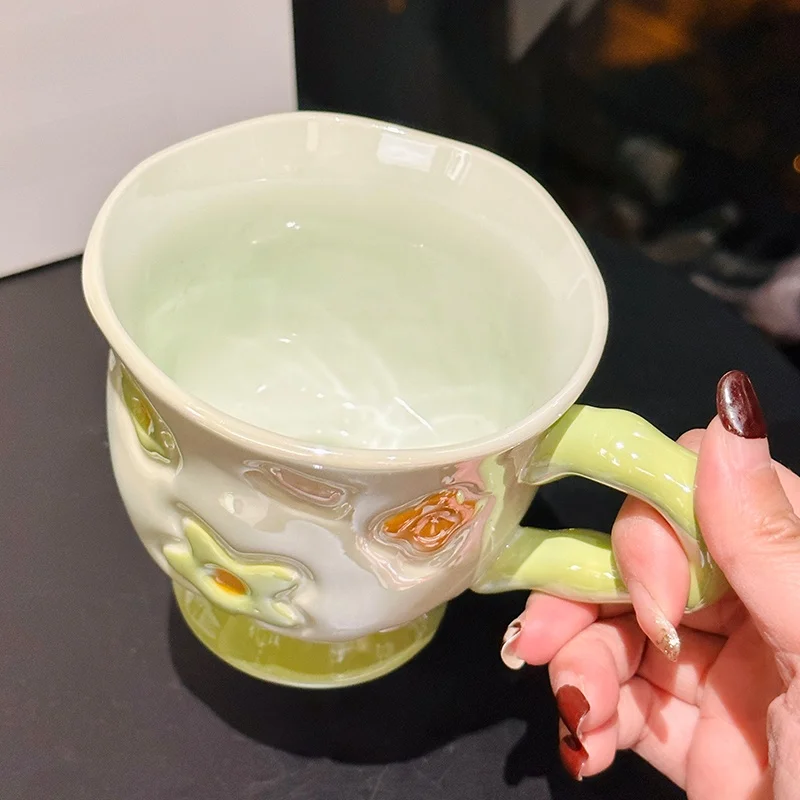 「陶器のマグカップを選ぶときに迷うのは、本当にどんなデザインか？」