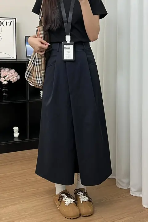 深い紺色の高級感あるスーツ風ハーフスカート【Aライン・体型カバー・大きいサイズ対応】