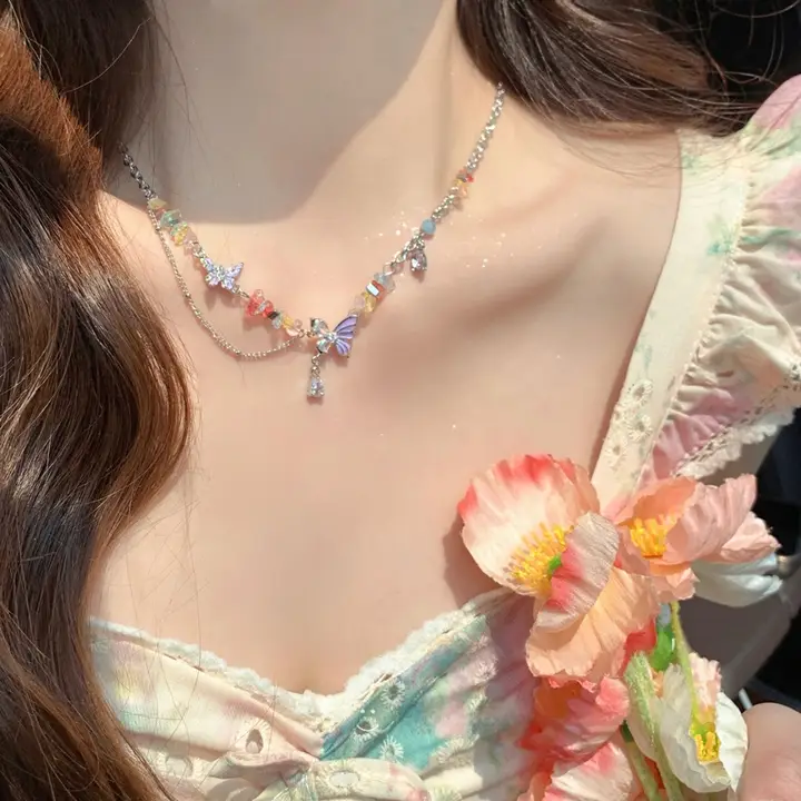 デザイン性の高いカラフルな蝶のネックレス【ロックバリュー・女性用・鎖骨チェーン・アクセサリー】