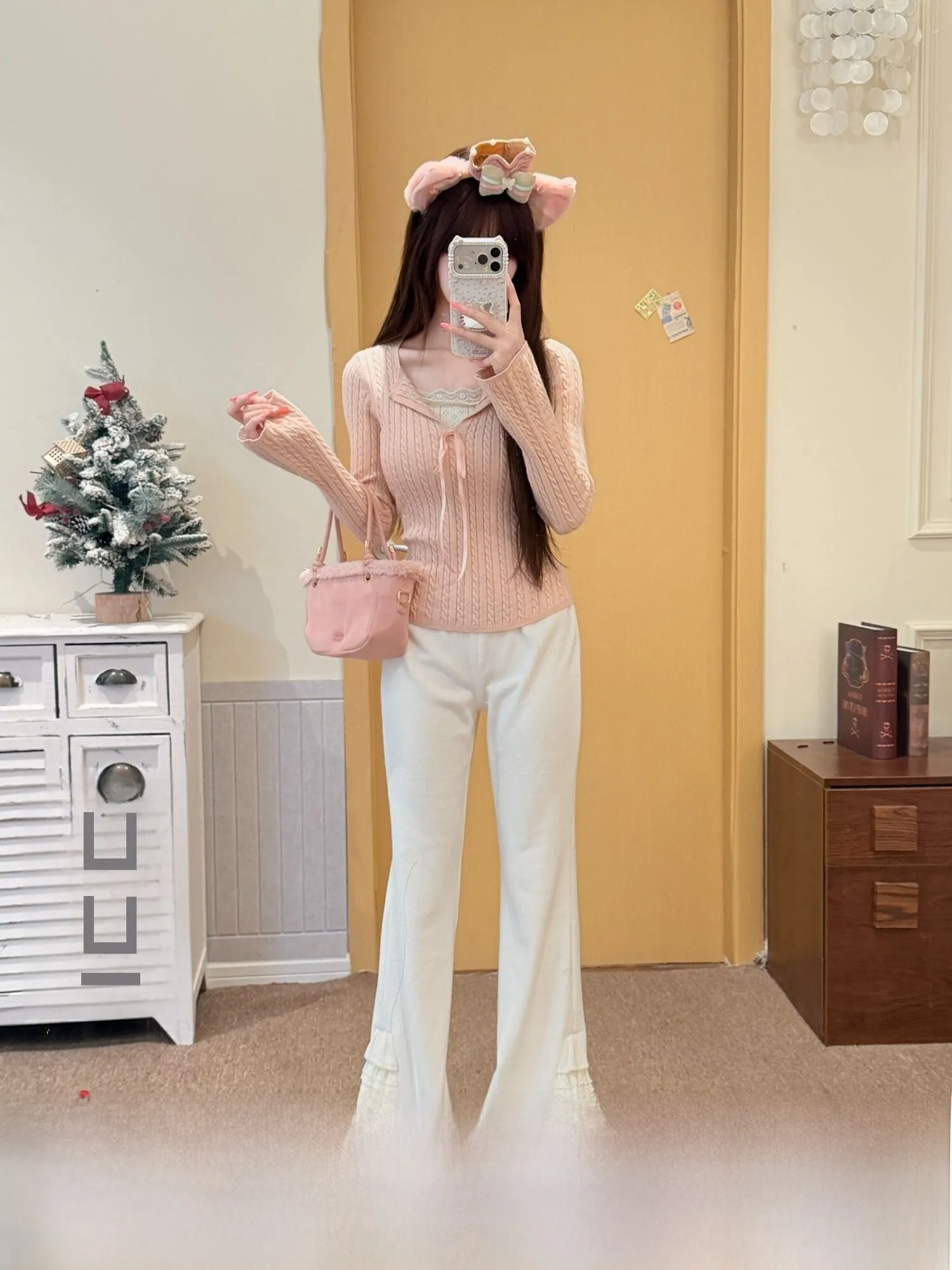 白いパンツ コーディネート レディース おすすめ4選：春夏の日常に溶け込む、心地よい着こなしの秘密