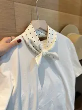 白色小円点の春秋用スカーフ【職場通勤・小さめデザイン】