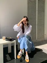 感ある白シャツと花柄ハイウエストスカートのコーディネート（セットアップ対応）