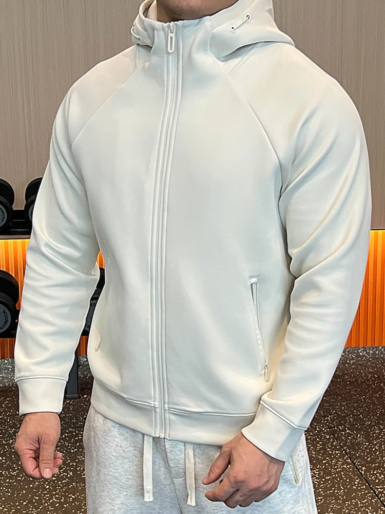 ストリートファッションの中心アイテムとは？厚手フードジャケットの完全ガイド