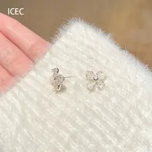 淡いピンクの四瓣花ジルコニアピアス【春夏・シンプルデザイン・高い装飾性】