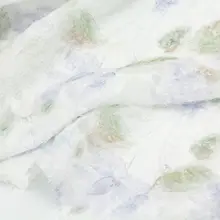 半透明の白色フリンジと淡い紫・淡い緑の蓮の花柄シフォン生地の旗袍・漢服用素材