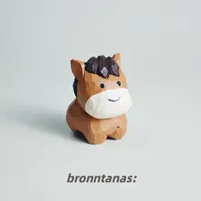 手作り木彫りの小さな茶色の馬の置物【デスクトップ用・癒し系・クリエイティブギフト】