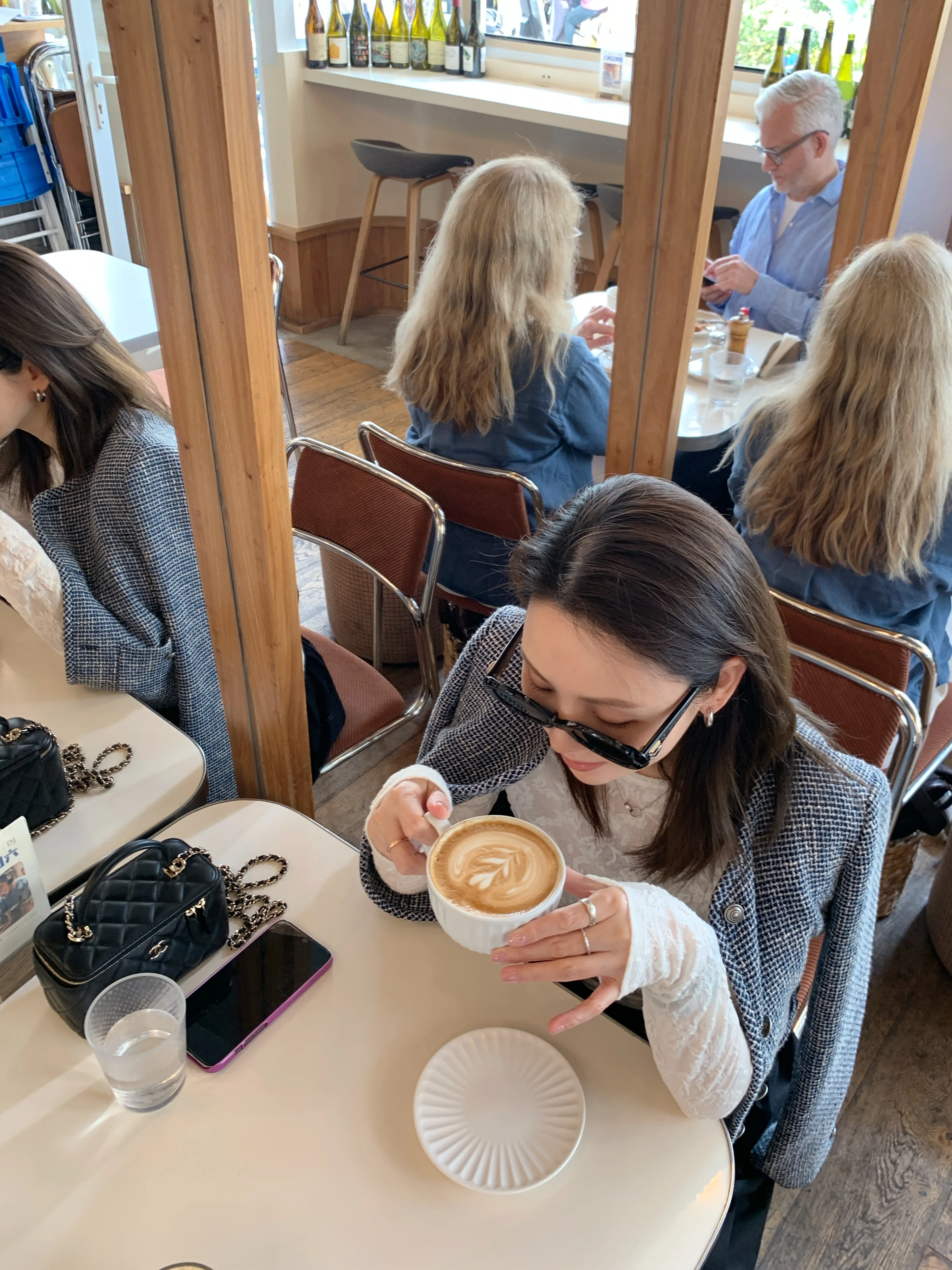 グレー チェスターコート は冬に着るべき？チェックコートと比べてどう違うの？