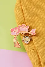 桜の下のブランコデザイン 金属バッジ【カップルギフト・ブック装飾用】