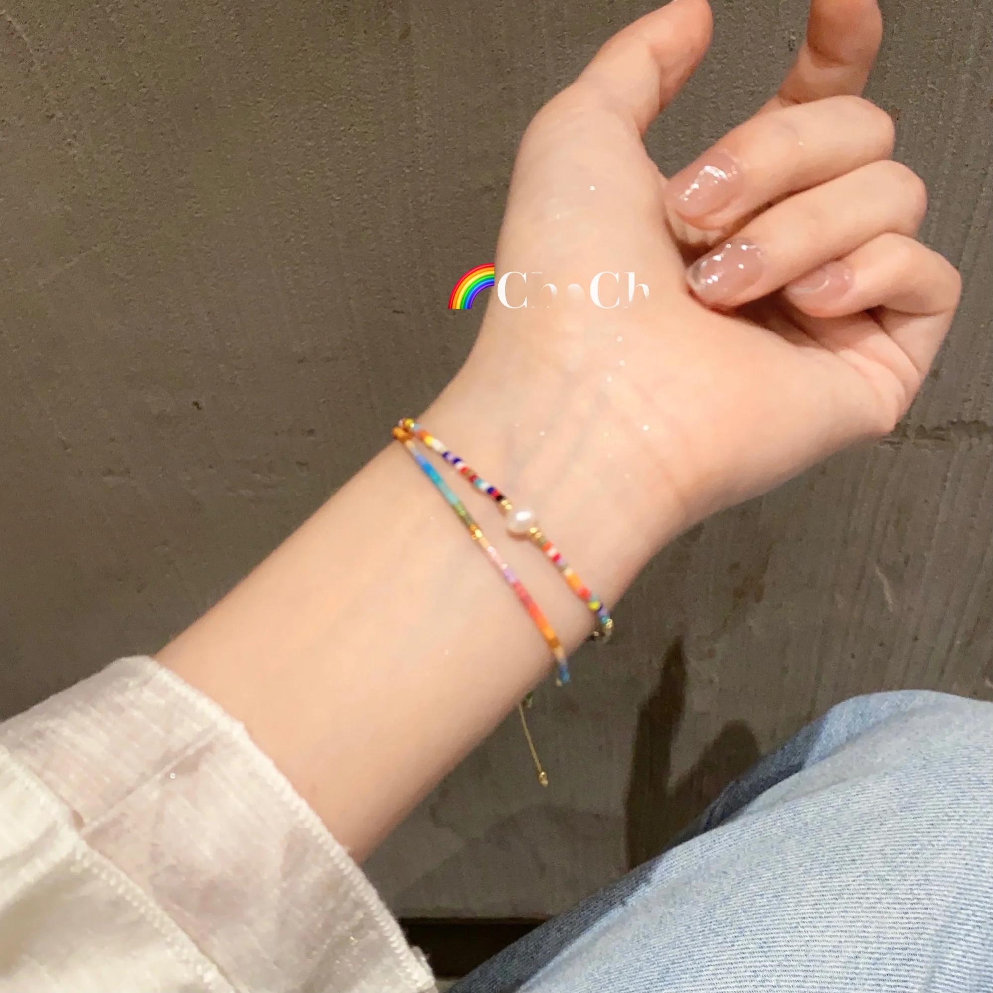 カラフルな編み込みブレスレット：夏用・個性的・インスタ映えの手作りアクセサリー作り方