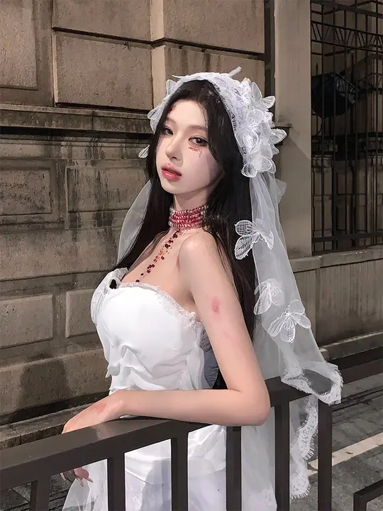 ゴシックスタイルのハロウィンコスチューム用レースヘッドアクセサリー【蝶モチーフ・女性用・白いベール】