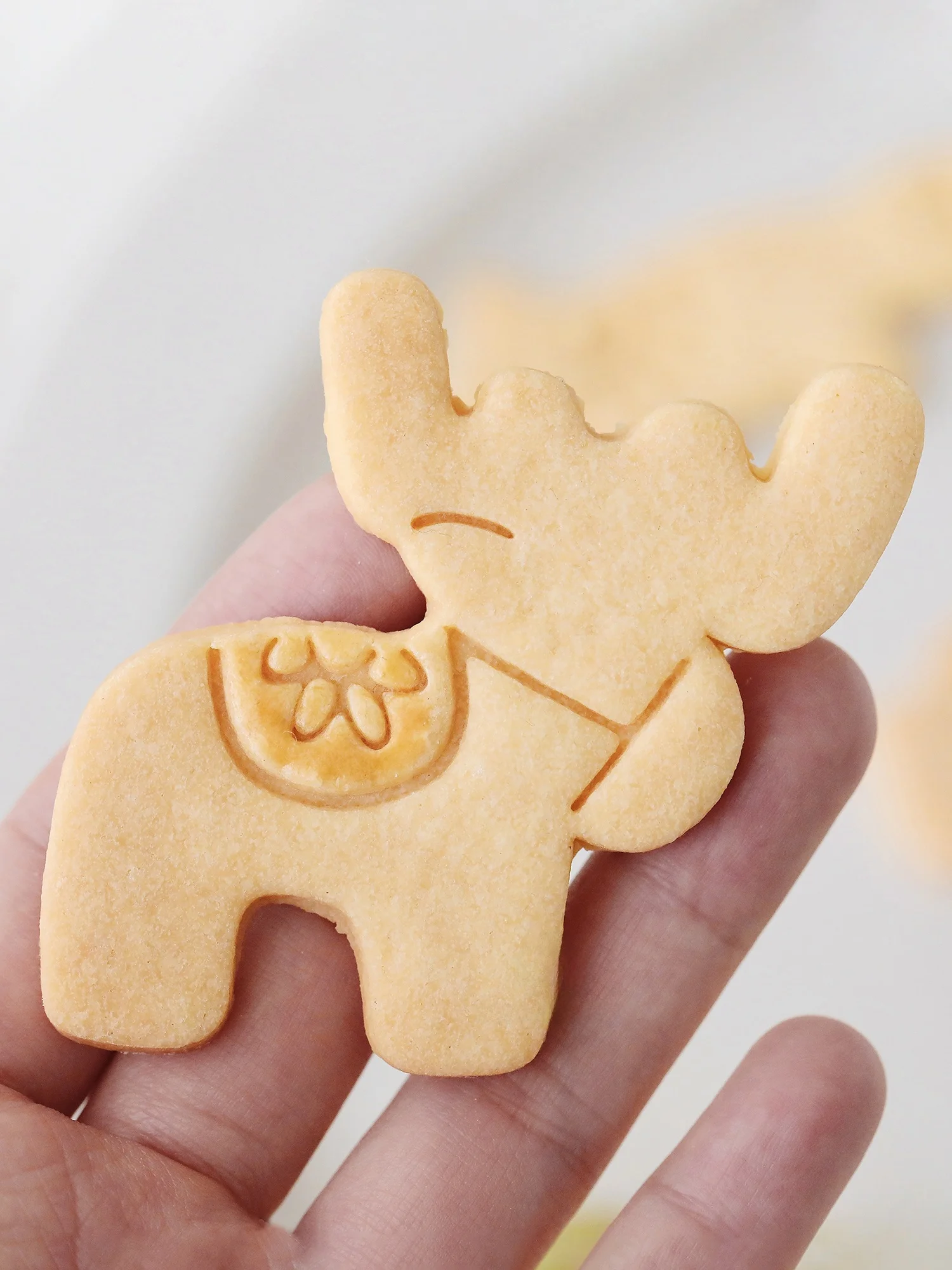クリスマステーマの動物型クッキー型：鹿・クマ・狐・鳥のデザインで楽しめる家庭用バージョン