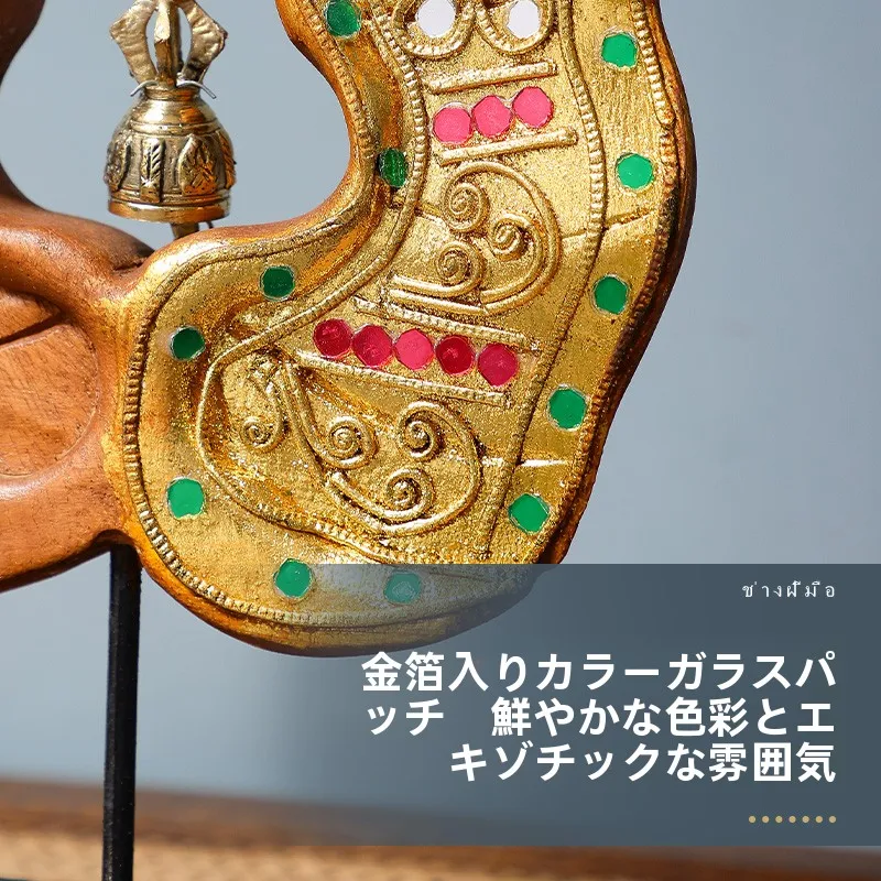 タイ製木彫り工芸品ボーディ葉デザイン：世界の民芸品としての価値と実用性