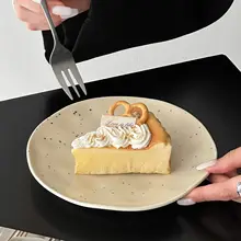 レトロスタイルの陶器製スイーツプレート【水墨画デザイン・おしゃれなケーキ皿・アフタヌーンティー用】