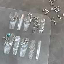 蝶結びデザインのネイルアクセサリー【細かい煌めき・ゴールドトーン】