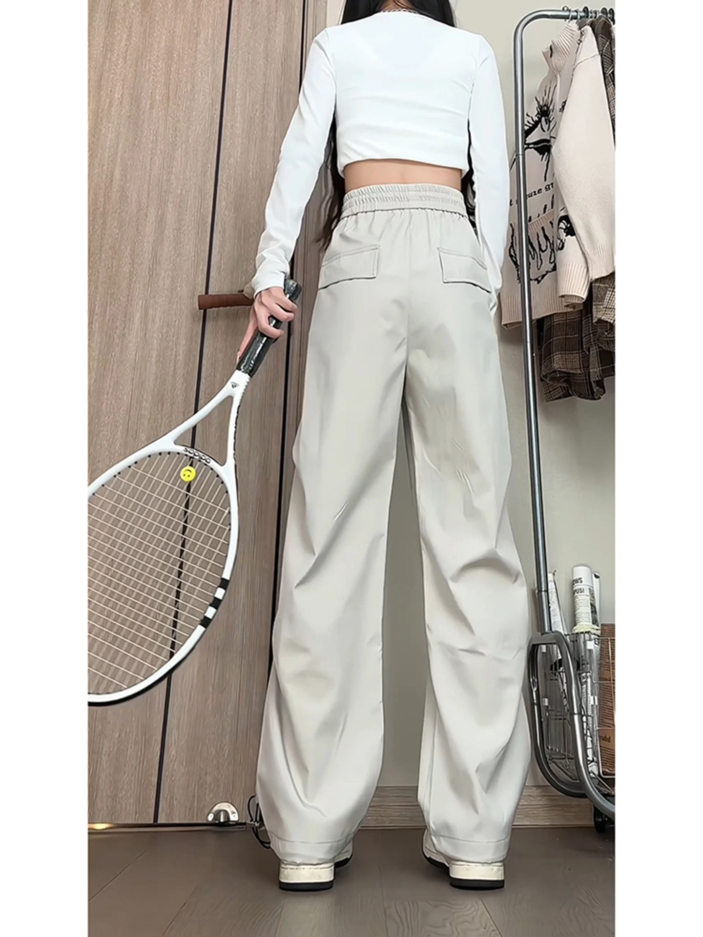 キャンプ 黒コーデに最適なアウトドアパンツ：美式工装スタイルの実用性と機能性