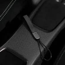 アルカンターラ製 車のキーホルダー【高級感あるデザイン・メルセデスベンツ・BMW・アウディ・ポルシェ対応】