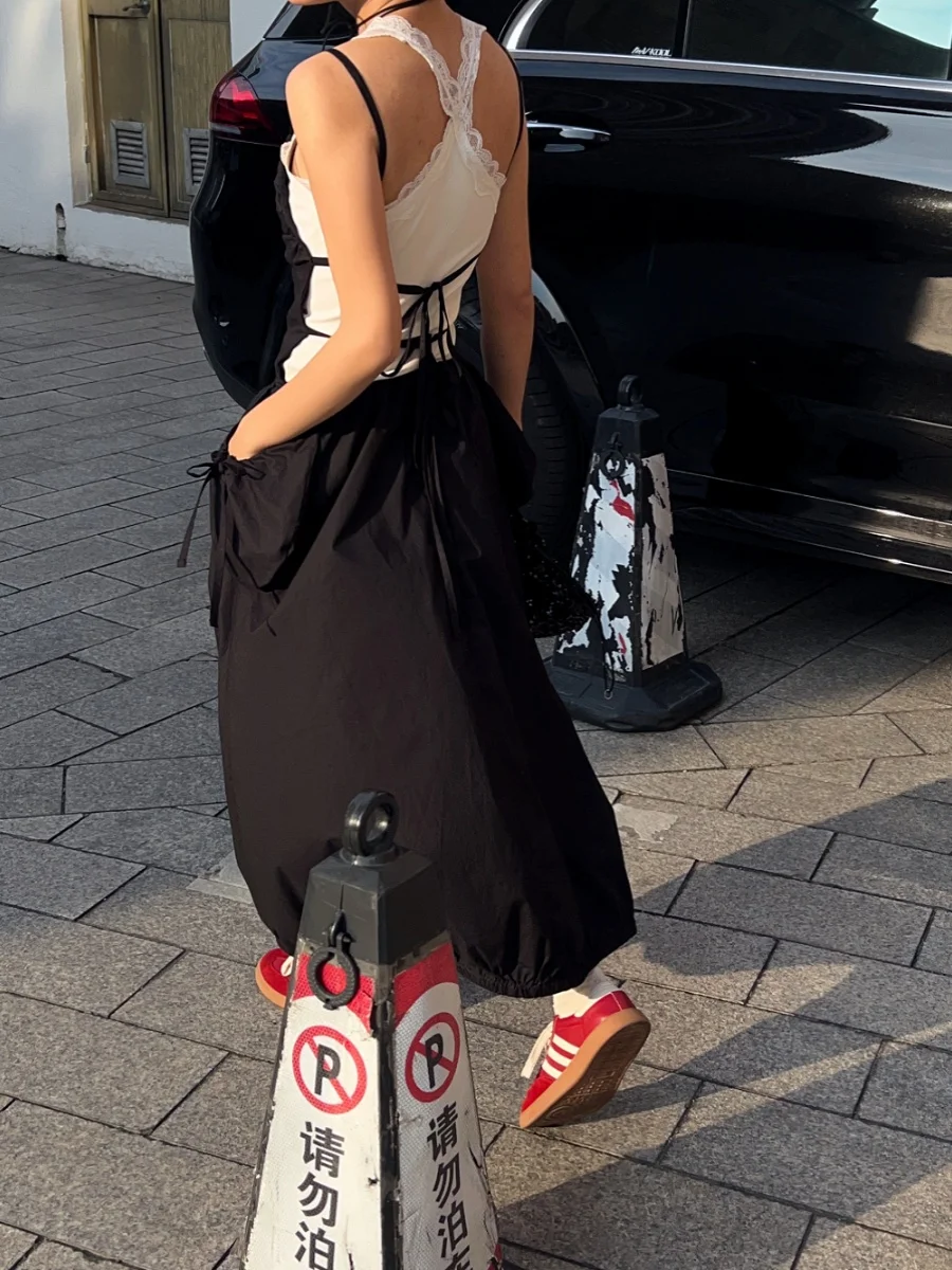 クラブ女向けのドレスはどう選ぶ？レトロな小黒ドレスが通勤と夏の両方を満たす理由