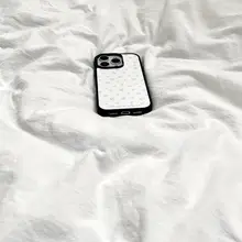 優しいロマンティックな薄い米色の小花デザイン iPhone用ケース【対応機種: 13/14/15/16/17 Pro Max】