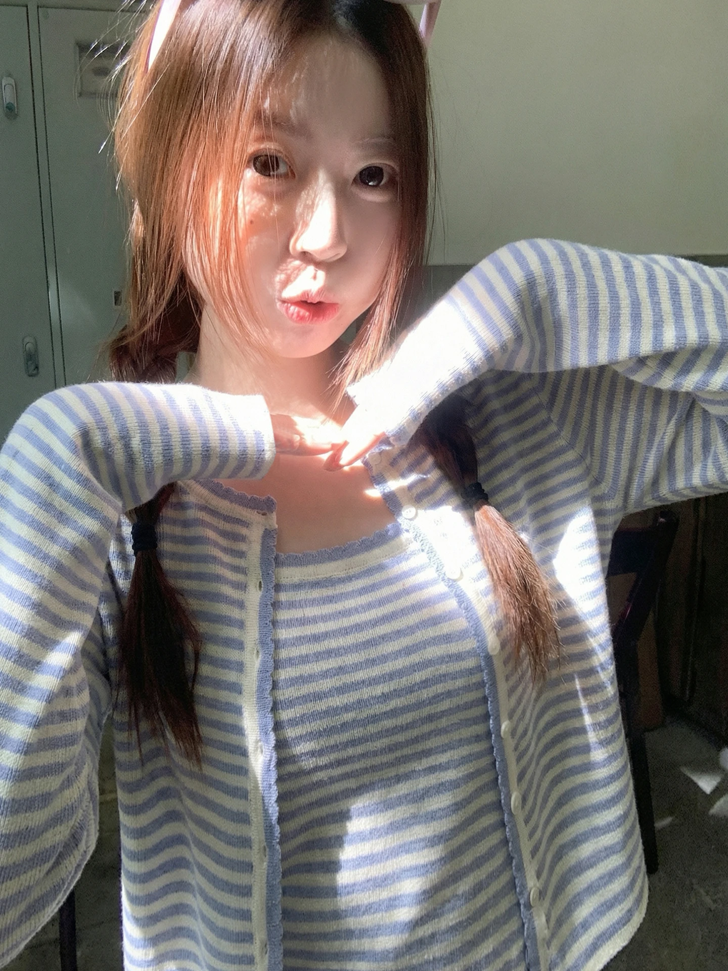 春用の薄手ストライプニットカーディガン【韓国風・短丈・女性用】（セットアップ対応）