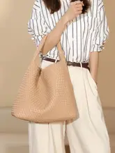 牛革製 トートバッグ【高級感・ショルダータイプ・ハンドメイド編み込み】