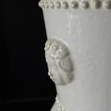 フランス風レトロデザインの浮彫陶器花瓶【インテリア用・花やグリーンのディスプレイに最適】