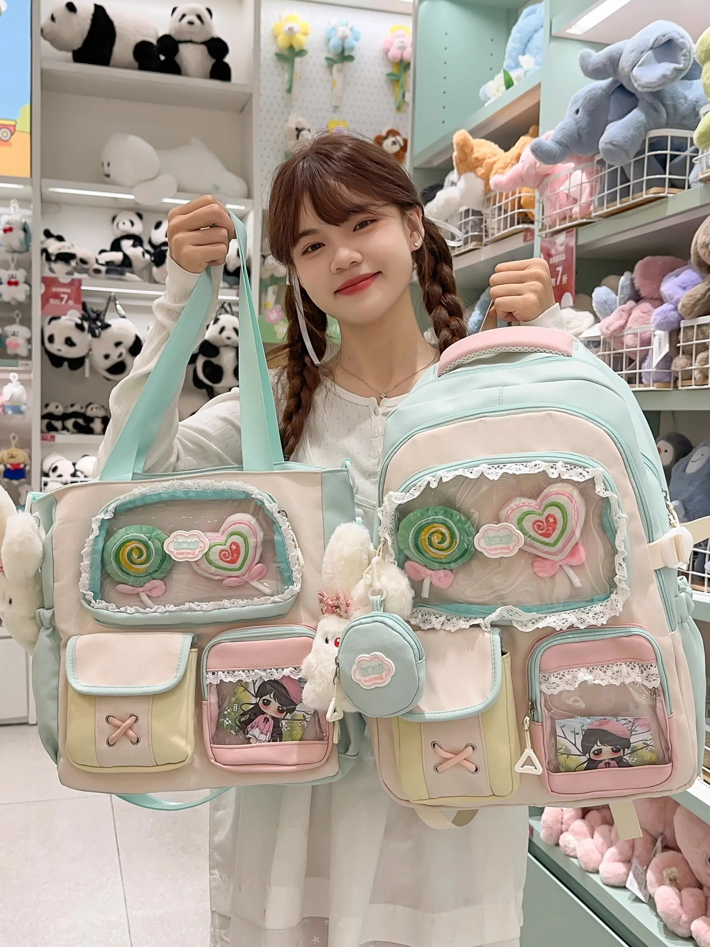 1泊2日旅行用リュックの選び方で迷うなら、この透明デザインの子供用リュックがおすすめ？