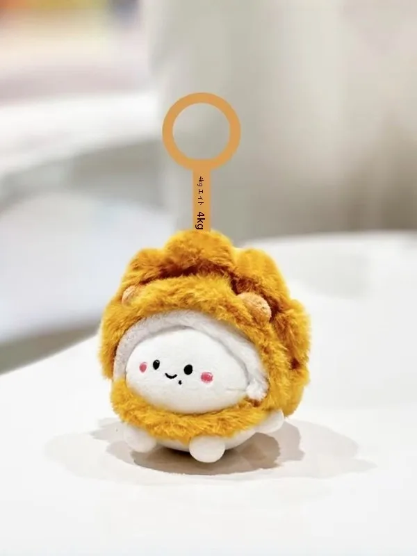 可愛いライオンのぬいぐるみキーホルダー：バッグチャームとしての実用性とデザインのバランス